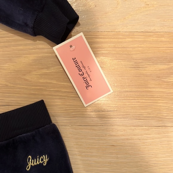 Juicy couture Kids velour 2pc jogger set - Picture 8 of 10